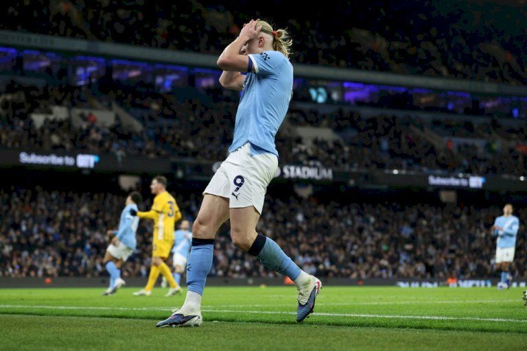 بطولة انكلترا: تعثر سيتي واستون فيلا يمنح أرسنال أفضل هدية