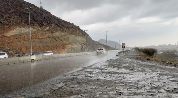 أمطار على مناطق متفرقة بالدولة