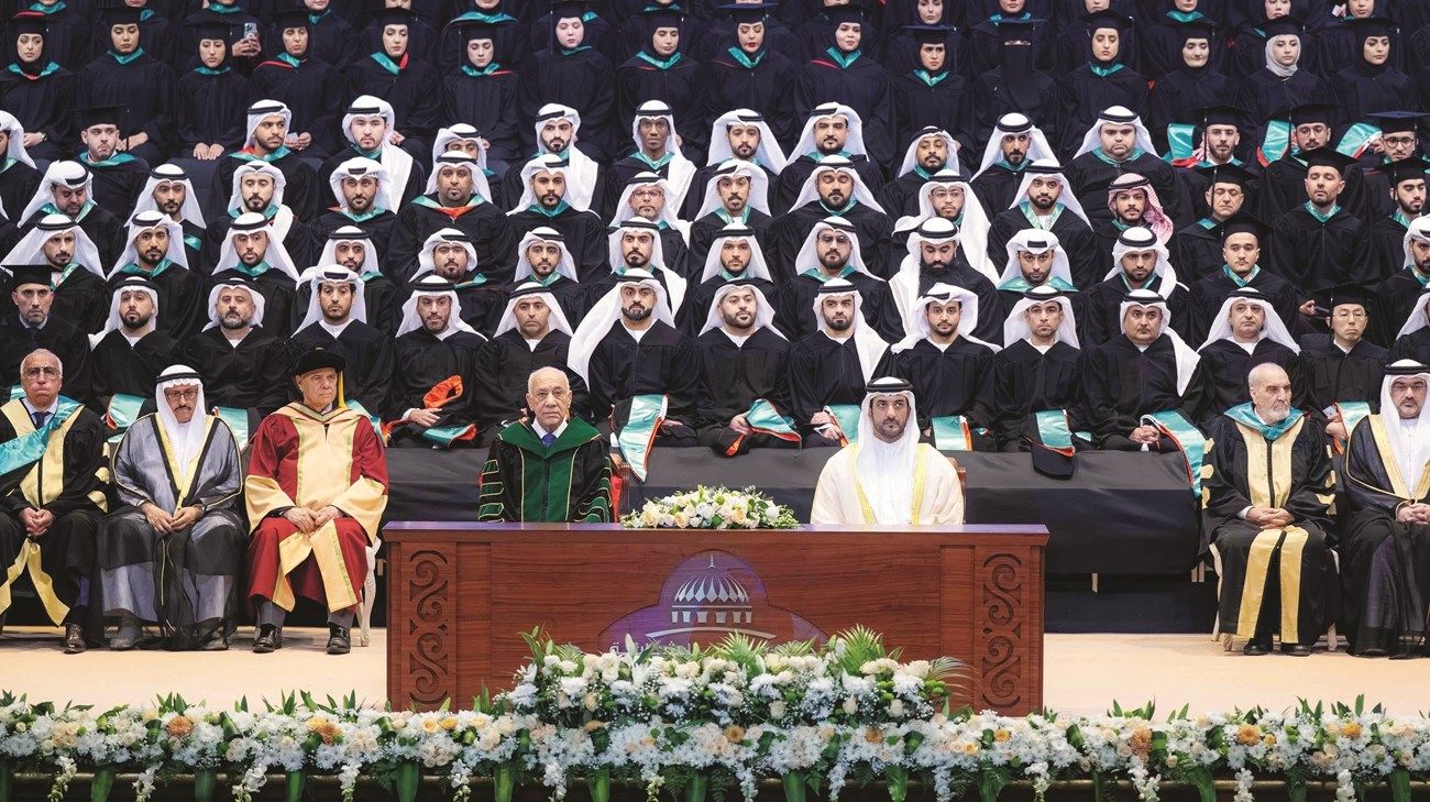 سلطان بن أحمد القاسمي يشهد حفل تخريج طلبة الدراسات العليا بجامعة الشارقة