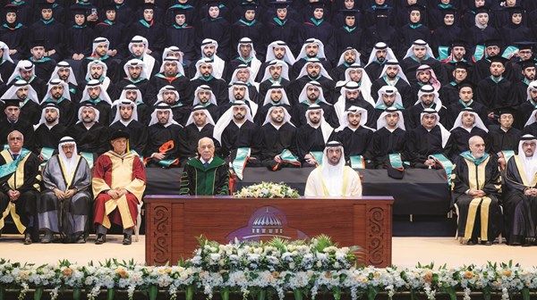 سلطان بن أحمد القاسمي يشهد حفل تخريج طلبة الدراسات العليا بجامعة الشارقة