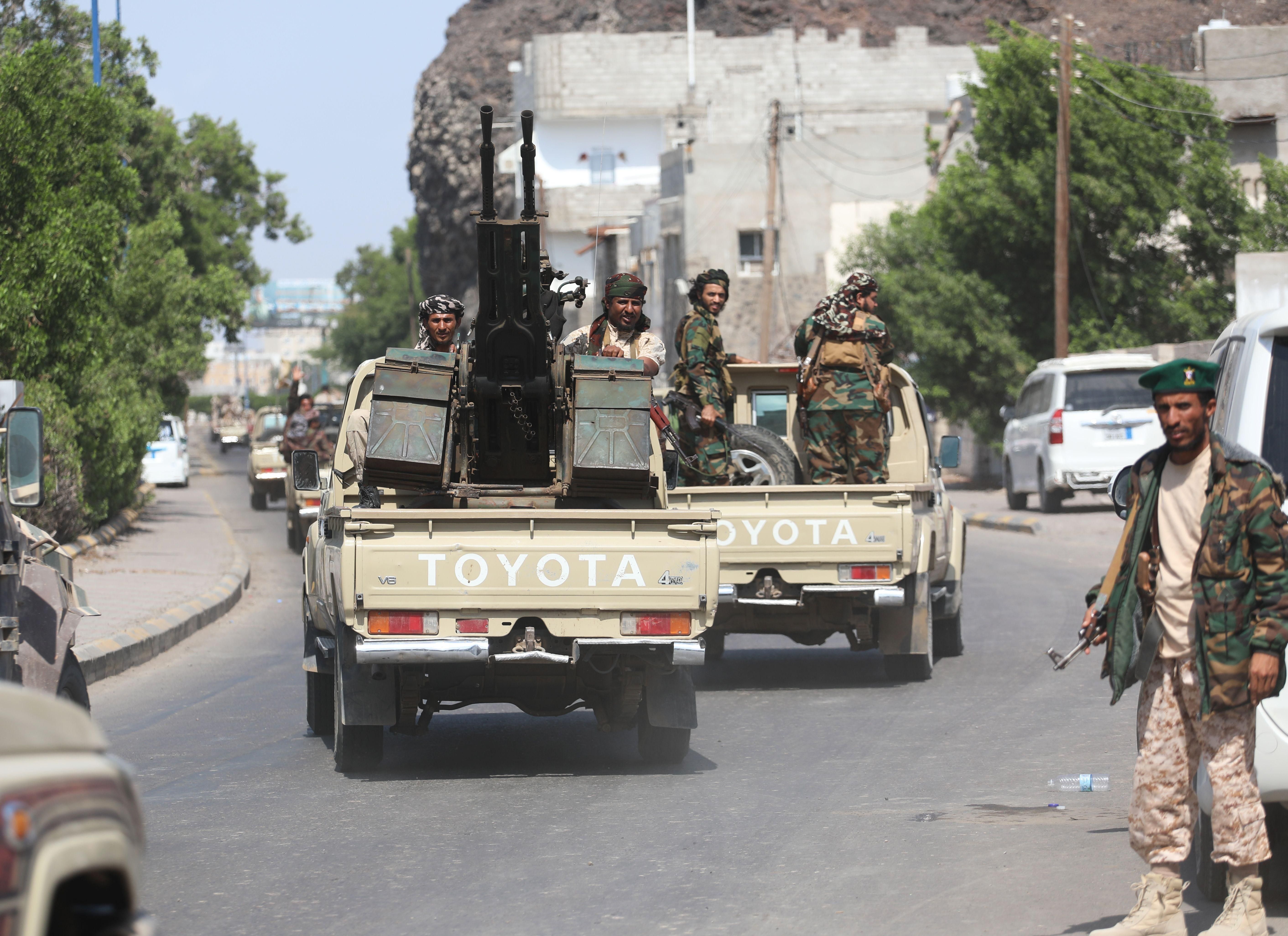 حلّ المجلس الانتقالي الجنوبي وإلغاء هيئاته تمهيداً لمؤتمر جنوبي شامل، والسعودية ترحب بالقرار