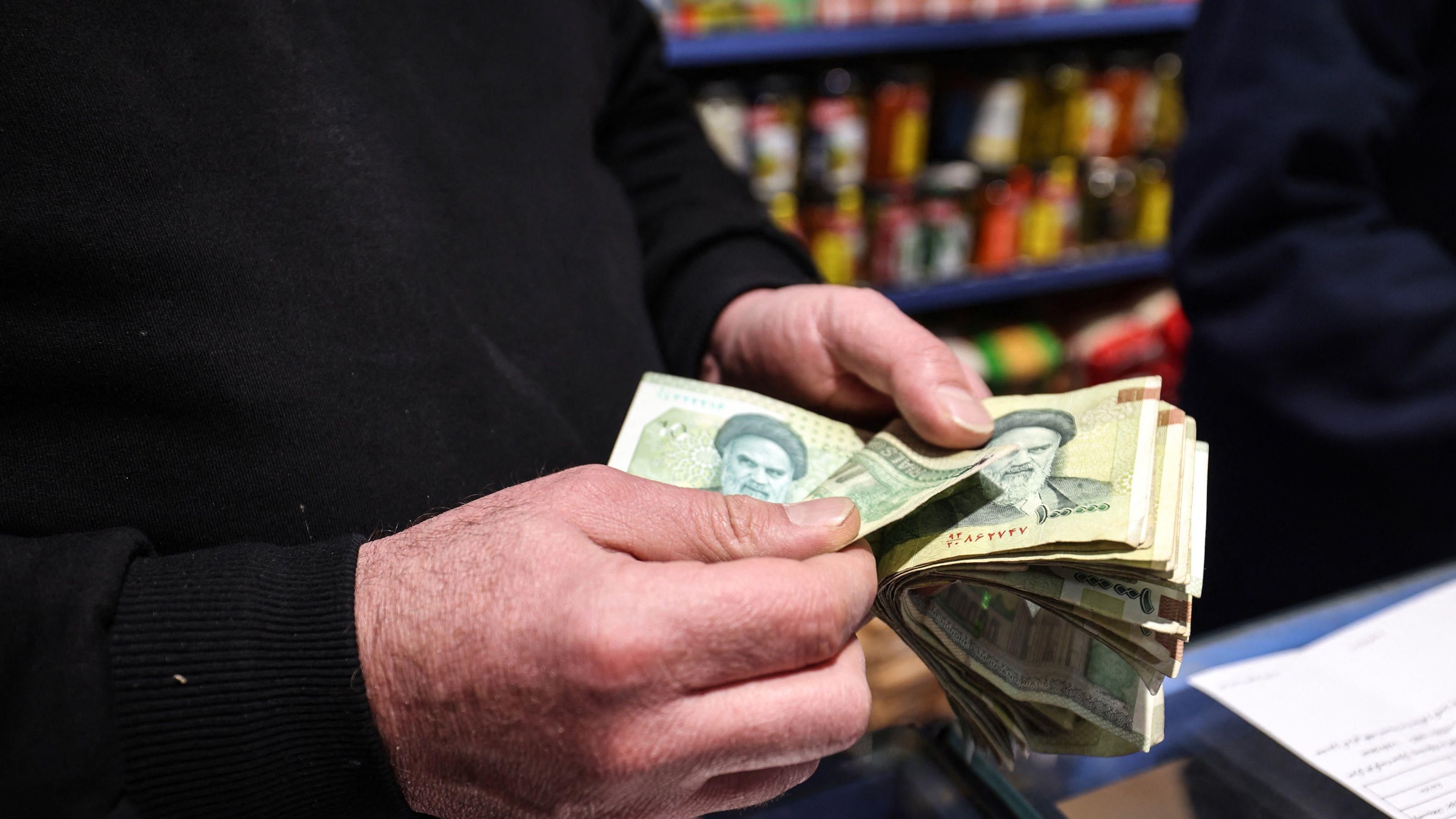 رصاص ودماء في شوارع إيران الغاضبة