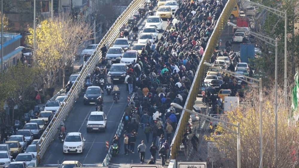 تظاهرات جديدة في إيران ومخاوف من تصعيد القمع مع حجب الإنترنت