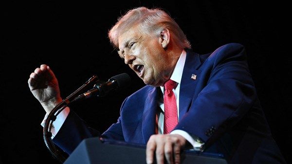 ترامب: ألغيت موجة ثانية من الهجمات على فنزويلا بعد تعاونها معنا