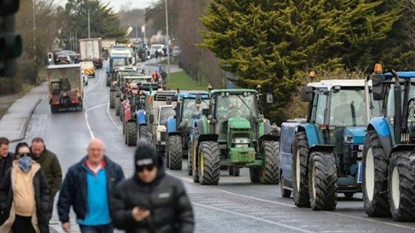 آلاف المزارعين يتظاهرون في إيرلندا احتجاجاً على الاتفاق مع ميركوسور