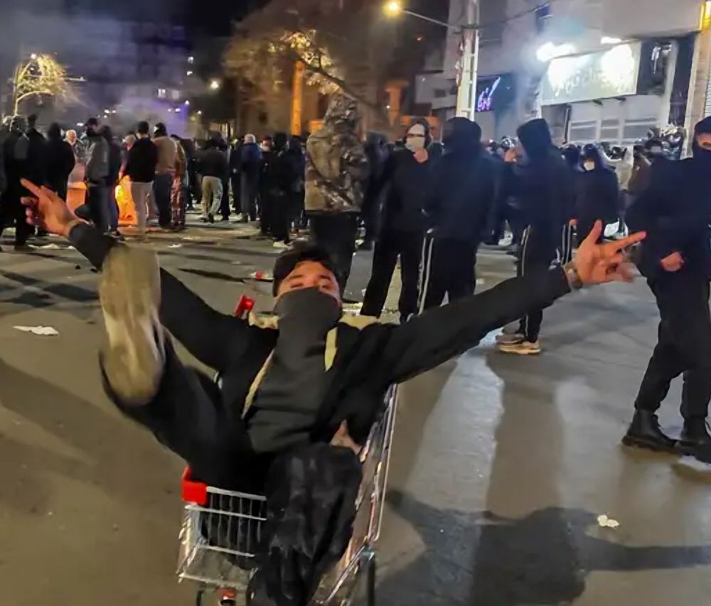 المظاهرات الإيرانية بين قبعة ترمب وتصريحات المرشد