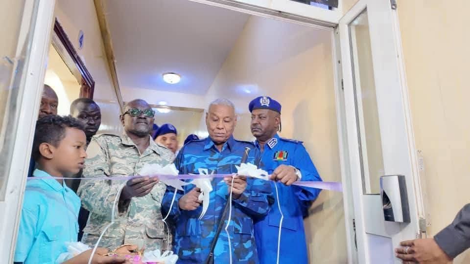 وزير الداخلية ووالي الخرطوم يفتتحان مركز ترخيص اللواء شرطة فيصل كباشى لمعاملات الترخيص وغرفة السيطرة(777)