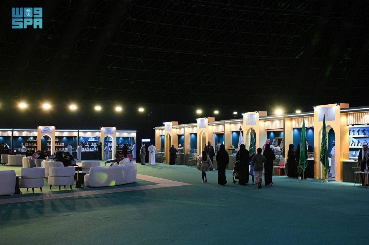 130 عارضا في معرض الذهب بجدة
