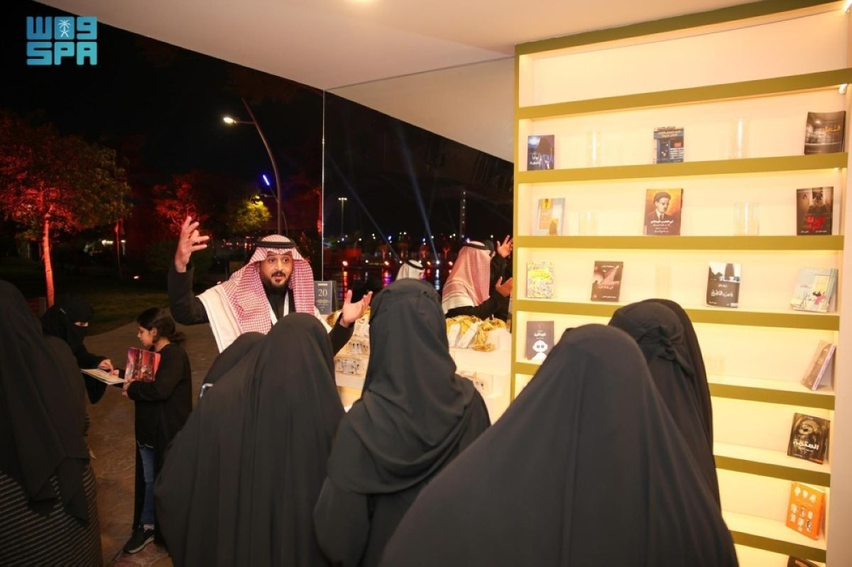 تفعيلة «عطر وورق» تقدم تجربة 
حسية لزوار مهرجان الكتاب والقراء بالطائف