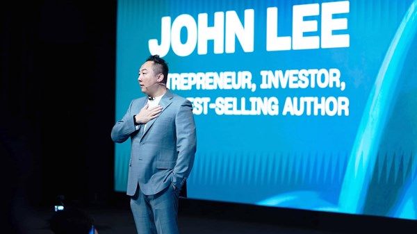 جون ليي: كيف تجني مليون دولار من وسائل التواصل الاجتماعي؟