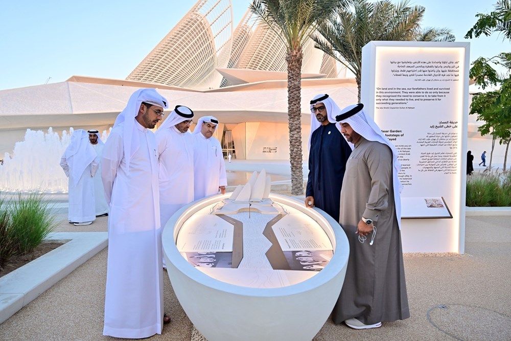 رئيس وأعضاء المجلس الوطني الاتحادي يزورون متحف زايد الوطني