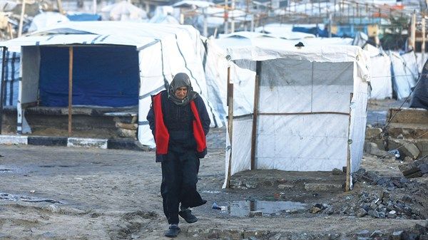 تفاقم معاناة النازحين في غزة جراء منخفض جوي