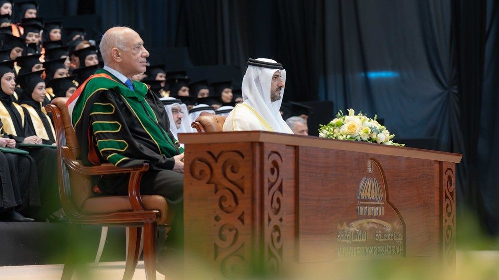 سلطان بن أحمد القاسمي يشهد حفل تخريج طالبات درجة البكالوريوس بجامعة الشارقة دفعة فصل الخريف 2025