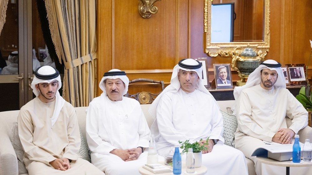 حمدان بن زايد يطلع على أبرز المشاريع الاستراتيجية لقطاعي الطاقة والمياه في منطقة الظفرة