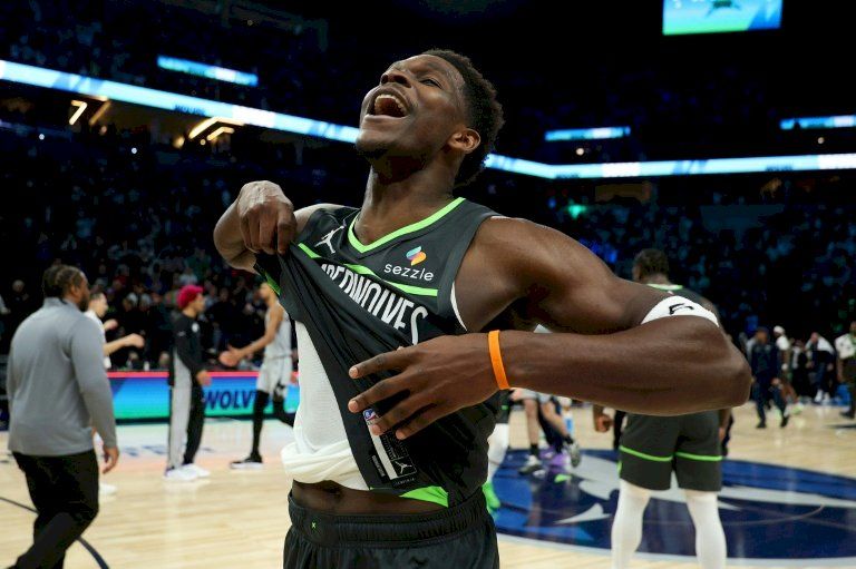 أن بي ايه: شاي يقود حامل اللقب إلى فوز ثالث تواليا