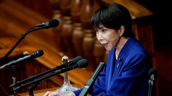 رئيسة وزراء اليابان تدرس الدعوة لانتخابات مبكرة