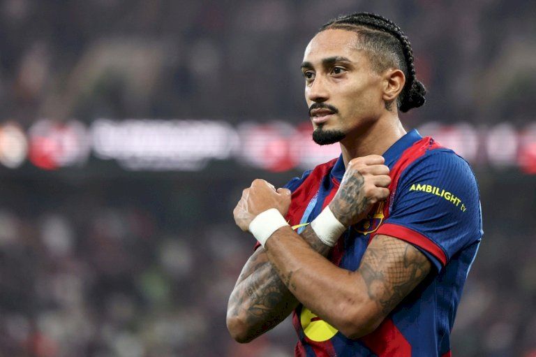 فليك يشيد بذهنية رافينيا بعد قيادة برشلونة للقب السوبر الإسباني