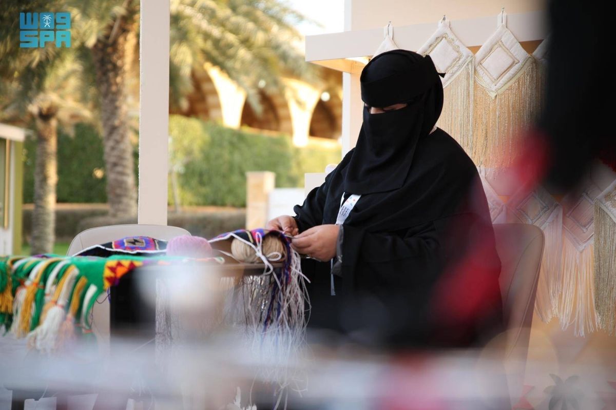 «شارك فنك» تفتح فضاءات جديدة 
للحرفيين في مهرجان الكتاب والقراء