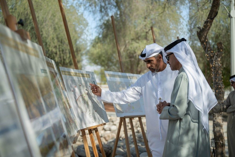 هزاع بن زايد يزور منتزه "الصاروج بارك" ويطلع على مرافقه الجديدة