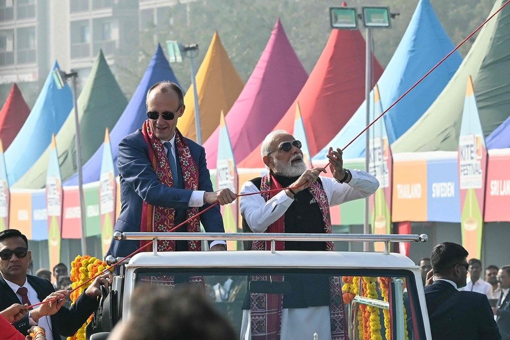 رئيس الوزراء الهندي يستقبل ميرتس في نصب غاندي التذكاري