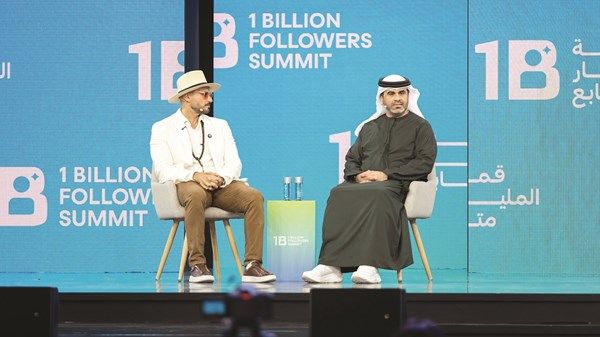 «أطباء التواصل الاجتماعي».. وسيلة للعلاج أم مصدر للتكسب؟