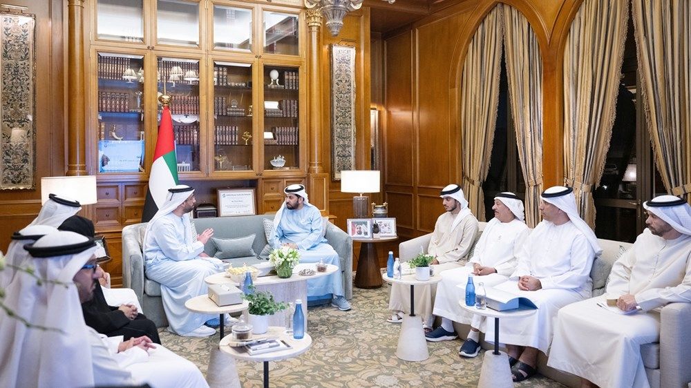 حمدان بن زايد يطلع على أبرز المشاريع الاستراتيجية لقطاعي الطاقة والمياه في منطقة الظفرة
