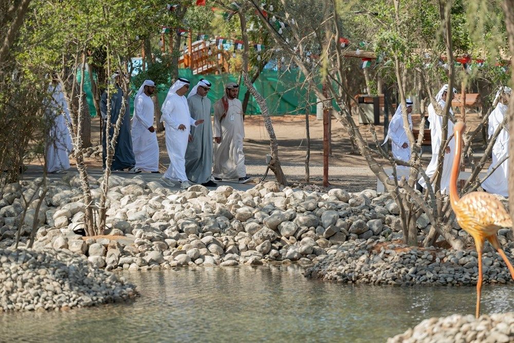 هزاع بن زايد يزور منتزه "الصاروج بارك" ويطلع على مرافقه الجديدة