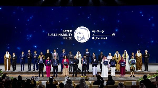رئيس الدولة يهنئ الفائزين بجائزة زايد للاستدامة 2026