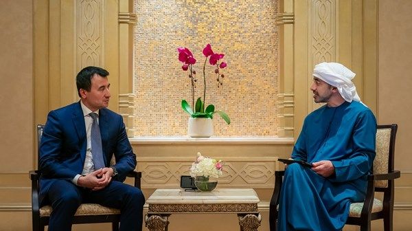 عبدالله بن زايد يستقبل نائب رئيس وزراء أوزبكستان على هامش أسبوع أبوظبي للاستدامة