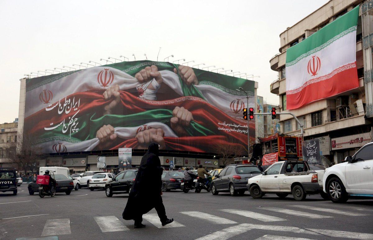 التايمز: أفضل طريقة لمساعدة الثورة الإيرانية هي بثّ الخوف والانقسام داخل النظام