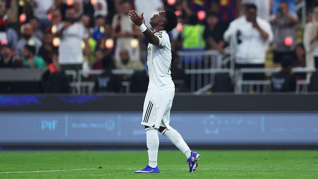 استقالة تشابي ألونسو وتعيين ألفارو أربيلوا: ماذا يجري في أروقة ريال مدريد؟