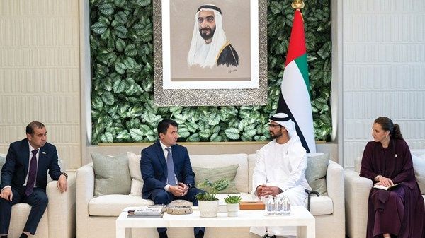 زايد بن حمدان بن زايد يبحث تعزيز التعاون الاقتصادي والاستثماري مع نائب رئيس وزراء أوزبكستان