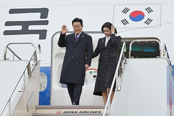 رئيس كوريا الجنوبية يزور اليابان
