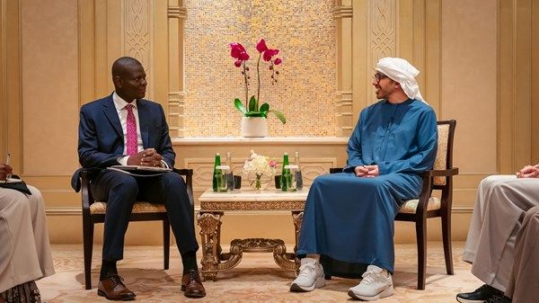 عبدالله بن زايد يستقبل وزير العلاقات الدولية والتعاون في جنوب أفريقيا