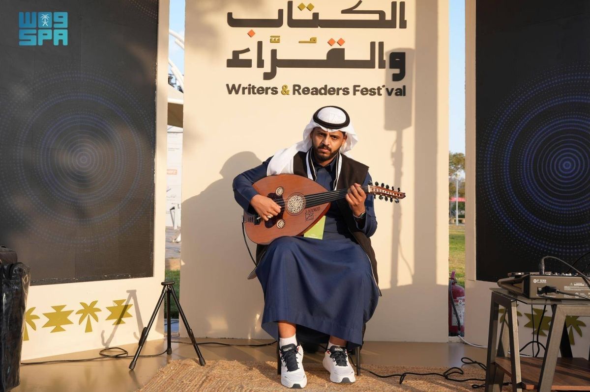 «منصة الفن» تبرز المواهب الفنية 
في مهرجان الكتاب والقراء بالطائف