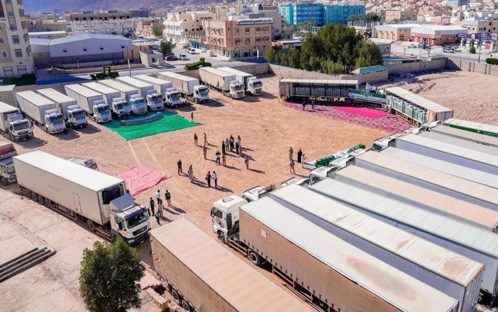 السعودية توزع مساعدات إنسانية في حضرموت والمناطق المحررة