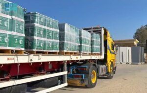 قافلة مساعدات سعودية جديدة تعبر منفذ رفح لدعم قطاع غزة