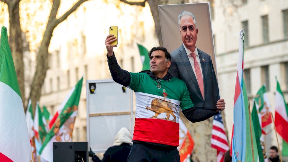 أميركا تطلب من مواطنيها مغادرة إيران فوراً