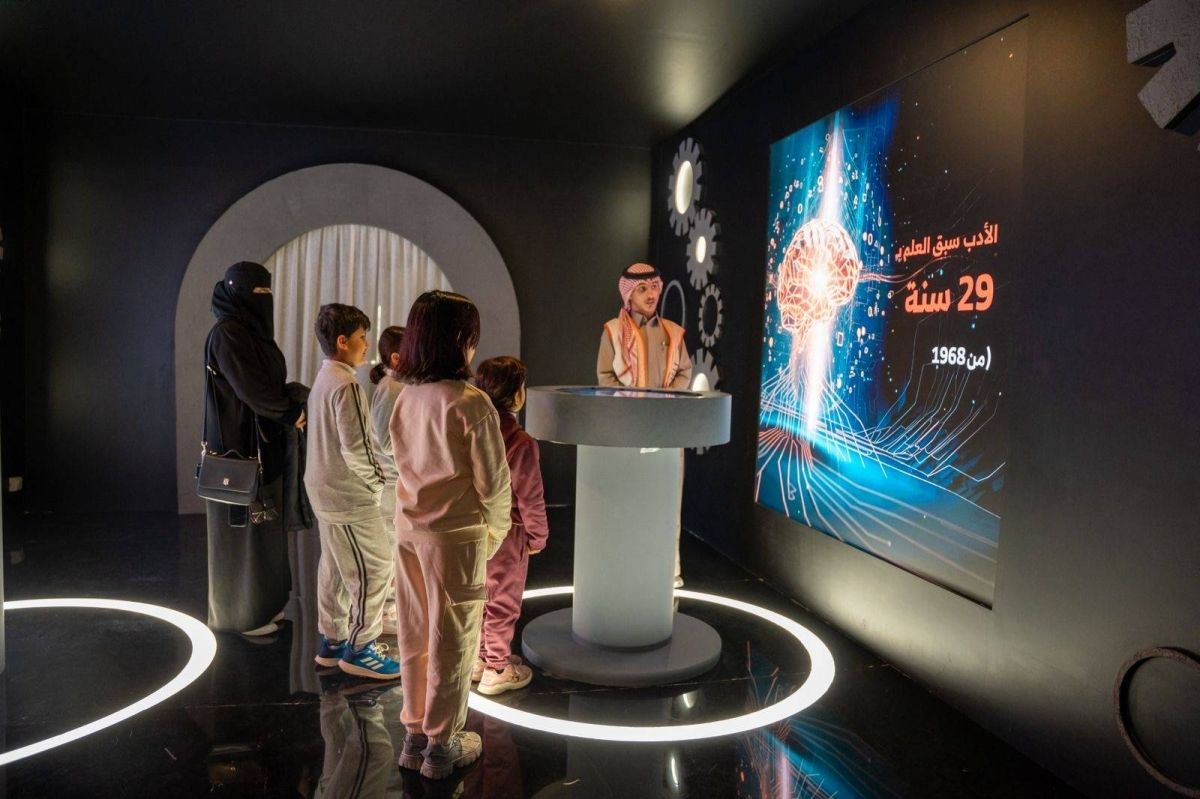 "آلة الزمن" تنقل زوار مهرجان الكتّاب والقرّاء بين العصور