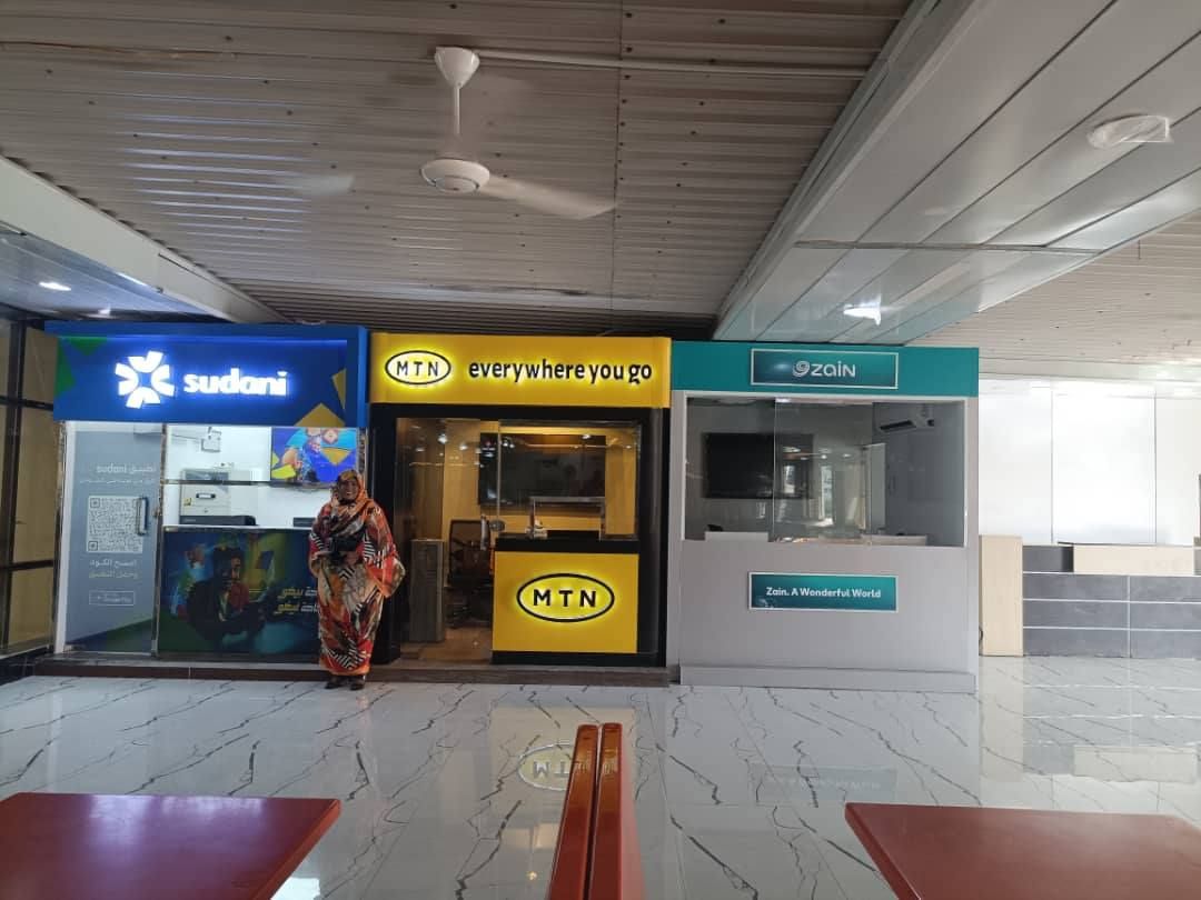 شاهد بالصور.. مطار الخرطوم الدولي يلبس حلة زاهية وداليا الياس تُبشر بعد زيارة من قلب الحدث: (حاجة في غاية الإبهار… شغل مختلف وتغيير جذري وخطة هندسية وفنية مستقبلية مذهلة)