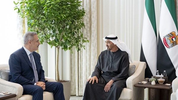 رئيس الدولة يستقبل وزير الخارجية التركي