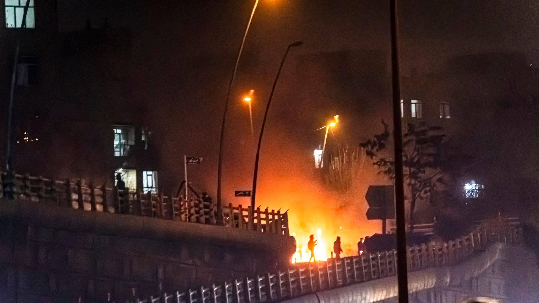 ترامب يحث الإيرانيين على "مواصلة الاحتجاج" ويؤكد أن "المساعدة قادمة"