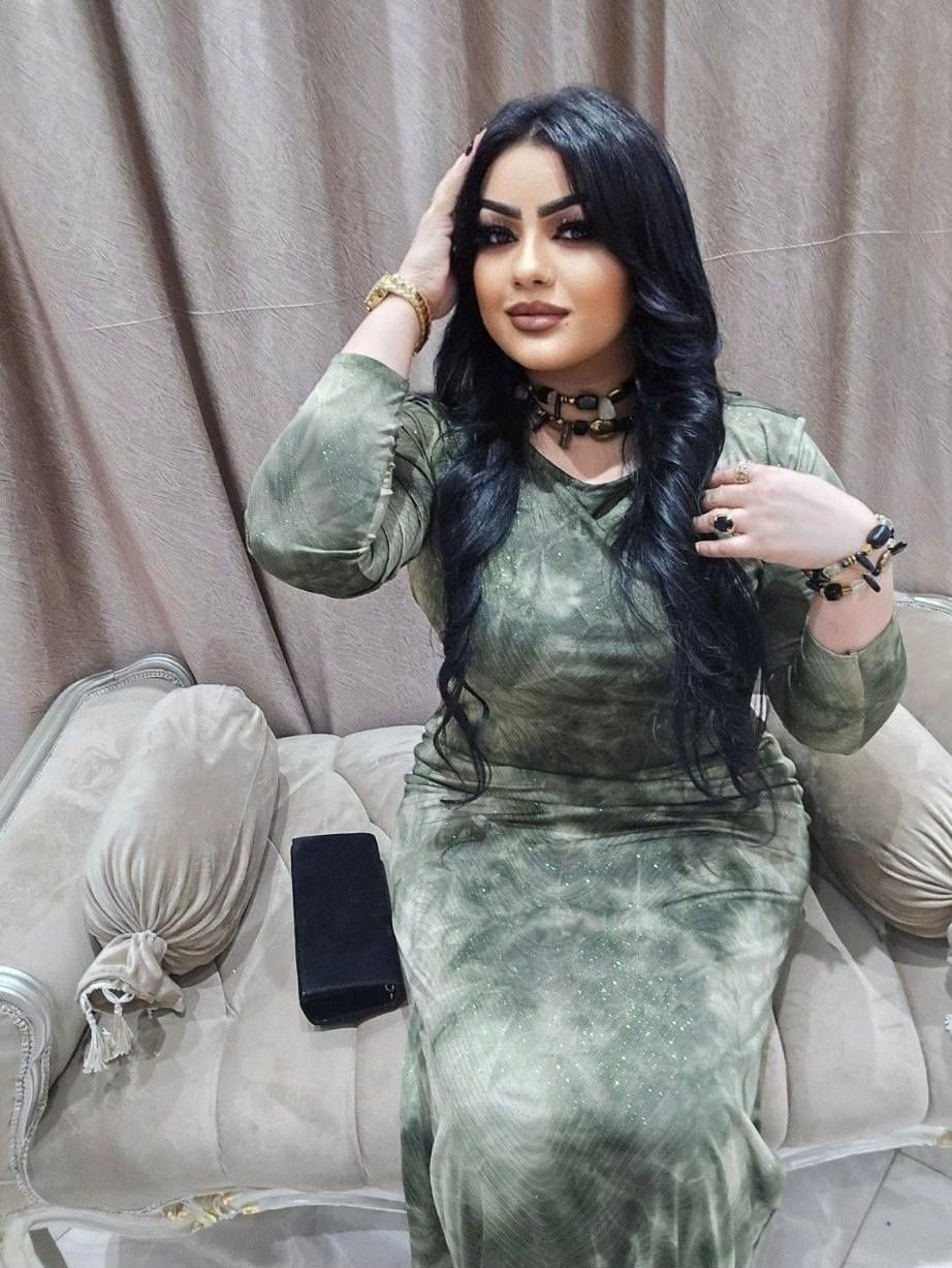 شاهد بالصورة.. الفنانة أفراح عصام تستقبل طليقها داخل محلها التجاري بالقاهرة “شرفت ونورت” والجمهور: (يا سلام عليك النهايات أخلاق)