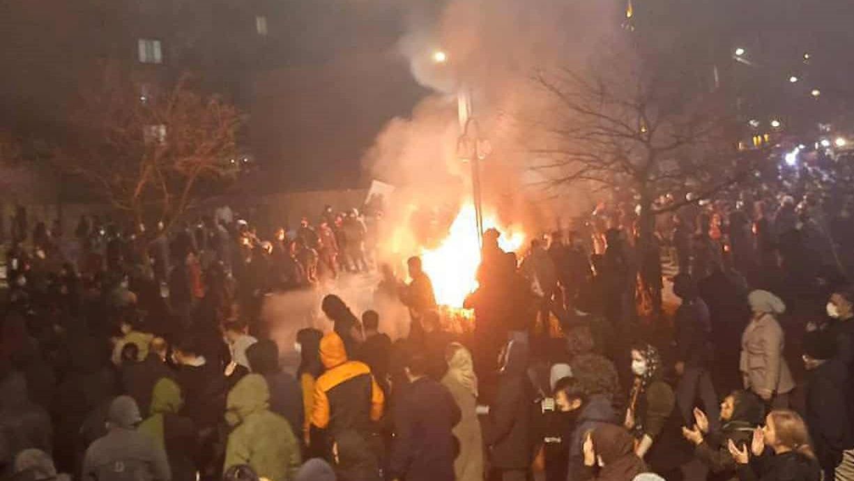 أميركا تطلب من مواطنيها مغادرة إيران فوراً