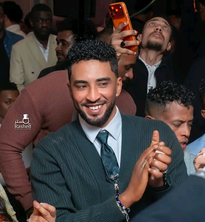 شاهد بالفيديو.. الفنان محمد بشير يتغزل في نفسه على أنغام أغنية رمضان: (محمد ما فيش أجدع وأطيب منه مافي حاجة بتعيبه وبيدفع كاش)