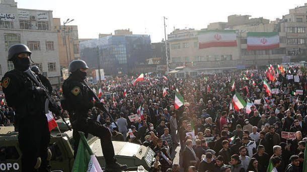 ترامب يحث الإيرانيين على "مواصلة الاحتجاج" ويؤكد أن "المساعدة قادمة"