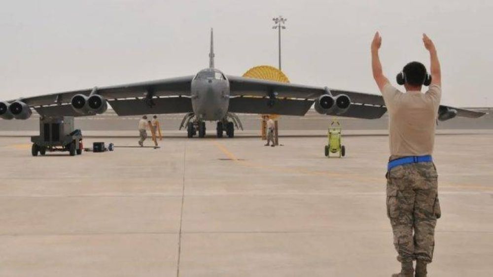 أفراد من طاقم قاعدة العديد الأمريكية في قطر تلقوا طلبا بالمغادرة