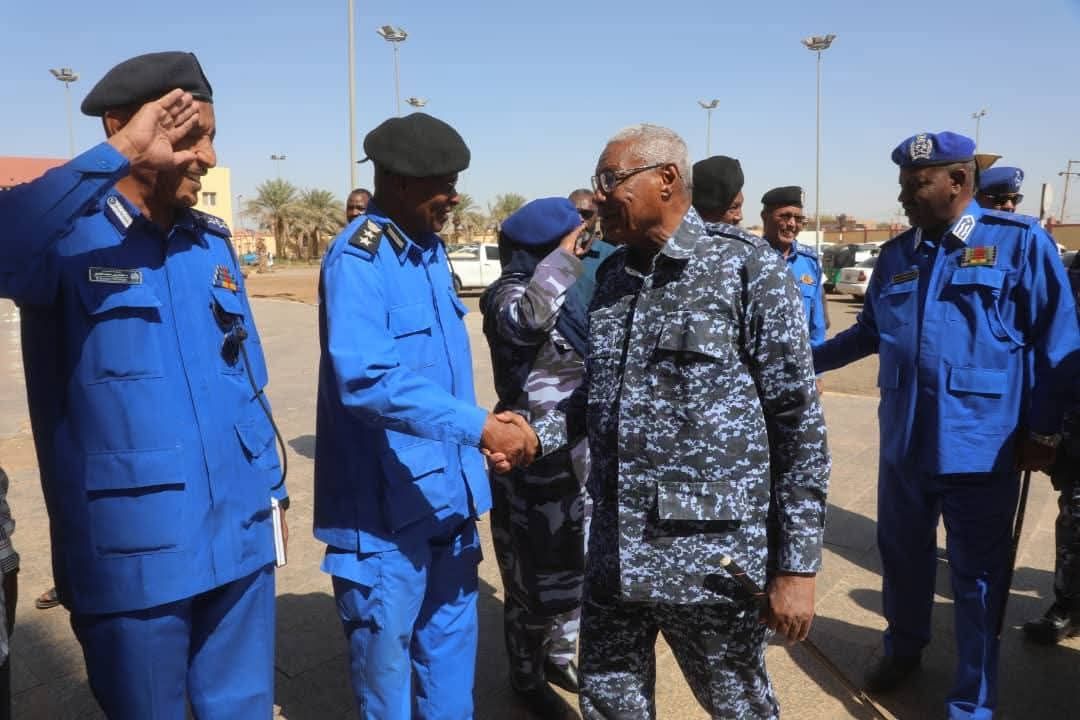 وزير الداخلية يدشن إنطلاق إستخراج البطاقة الشخصية بولاية الخرطوم ويتفقد سير العمل فى تأهيل وصيانة جامعة الرباط الوطنى