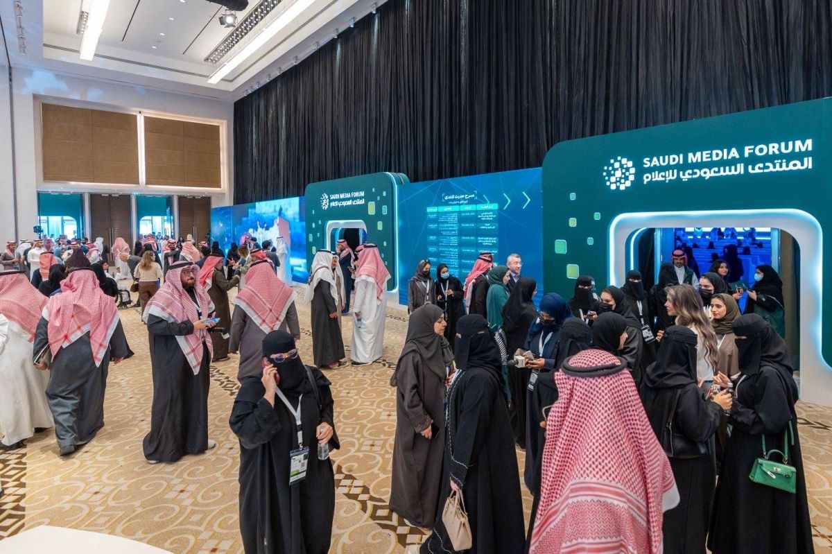 المنتدى السعودي للإعلام وبرنامج كفالة يطلقان مبادرة SMF GROW UP لتمكين الشركات الإعلامية الناشئة