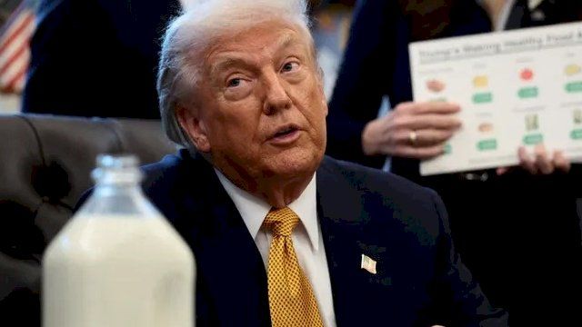 زجاجة حليب تسرق الأضواء من إيران في المكتب البيضاوي.. ما القصة؟